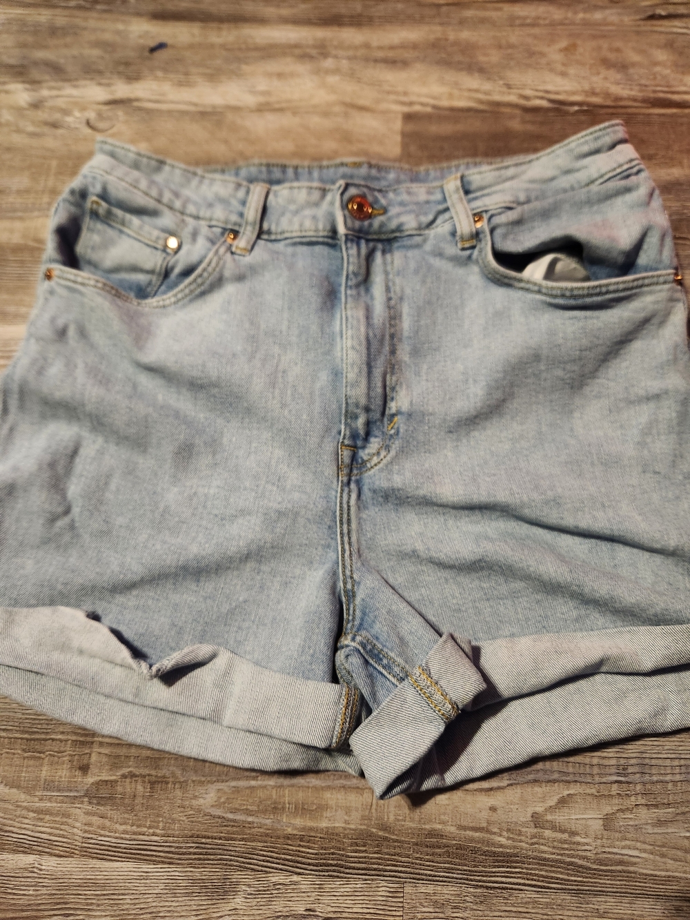 Light Wash Denim Roll-Cuff Women’s Shorts